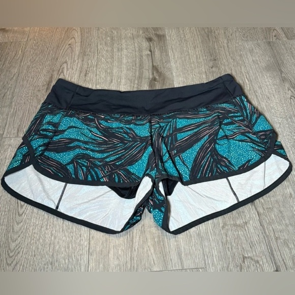 Lululemon Speed Shorts Palm Lace Tofino Teal
Multi Womens Size 8 - Picture 1 of 4